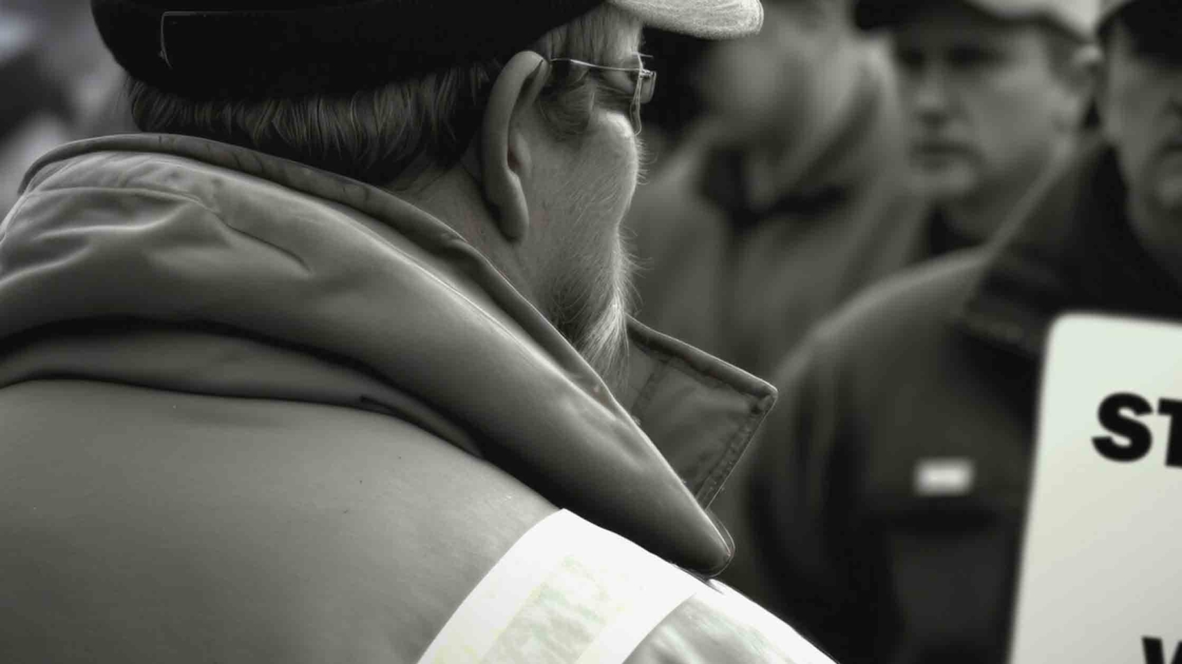 UAW Cambia las Líneas de Ensamble por pancartas de protesta 