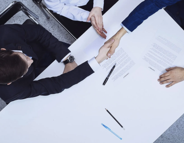 Cómo gestionar contratos en cierre de plantas