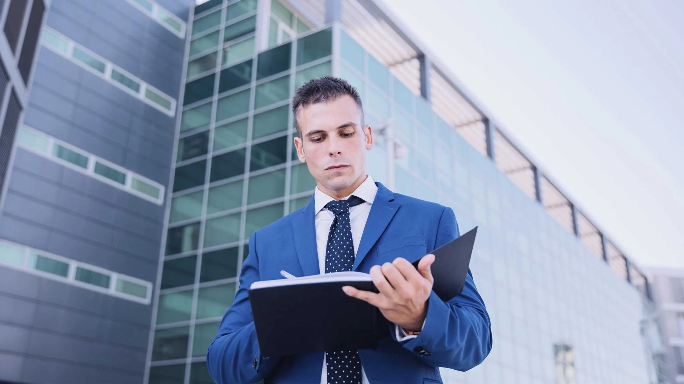 Anticipar cambios en el valor de activos estratégicos